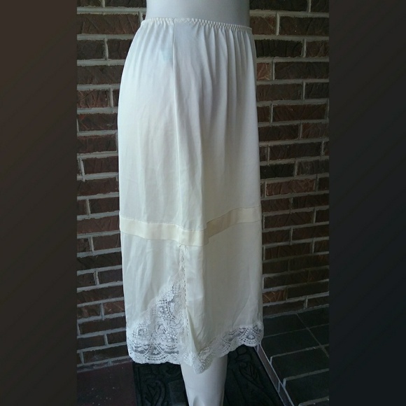 Vassarette Vintage Ivory Half Slip w/Lace Trim - Picture 2 of 7